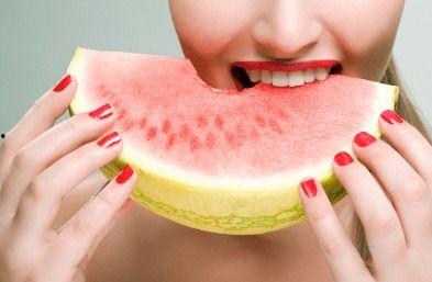 女性安全吃瓜,轻松享受夏日清凉，远离健康隐患