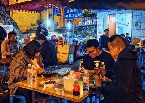 路边吃瓜观众图片大全,揭秘路边吃瓜观众的欢乐时光